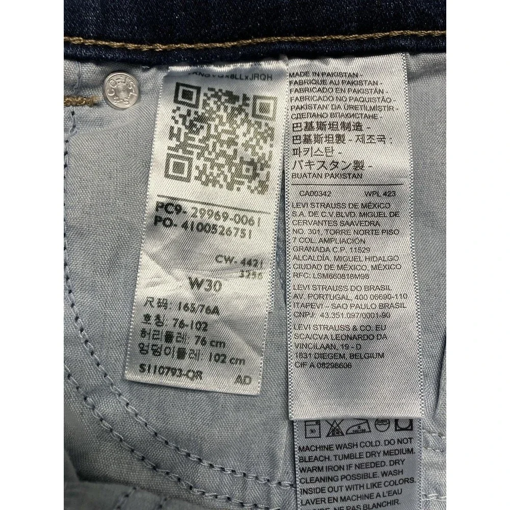 Levi's Classic Denim Bermuda Shorts Dark Blue Wash Size 30 NWOT - Picture 3 of 8